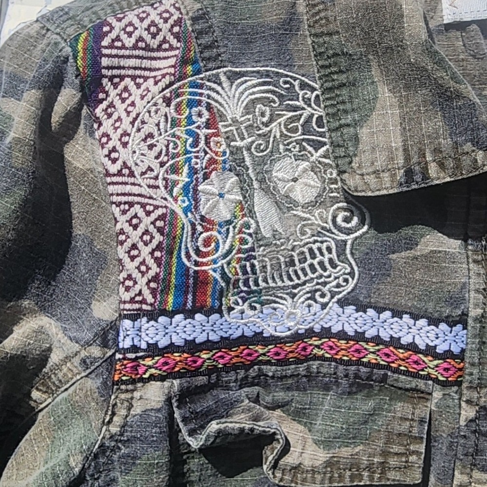 Daytrip Camo Sugar Skull Utility Jacket Womens Medium GSJ-144 Boho Embroidered - Picture 4 of 6